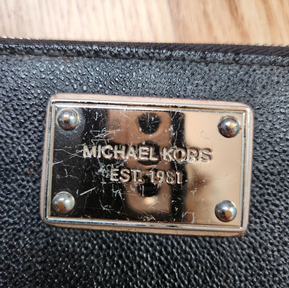 Michael Kors Wallet - Picture 3 of 6